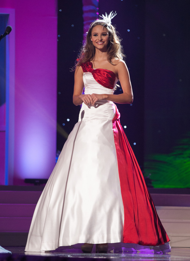 Illustration for article titled 2015 Miss Universe National Costumes: An Asshole's Review (Part 1)